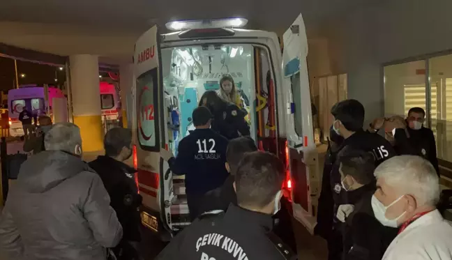 Polis memuru kazara kendisi ile iki arkadaşını yaraladı