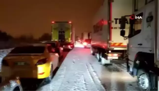 Bolu kara teslim oldu, araçlar yollarda kaldı