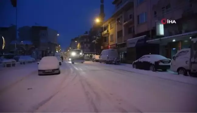 Dursunbey'de kar yağışı etkili oldu