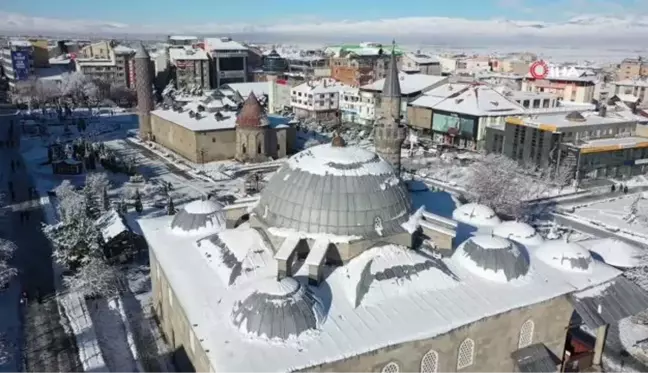 Erzurum'da kar altında kalan tarihi yerler havadan görüntülendi