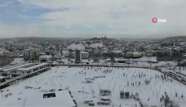 Gaziantep'te çileye dönüşen kar havadan görüntülendi