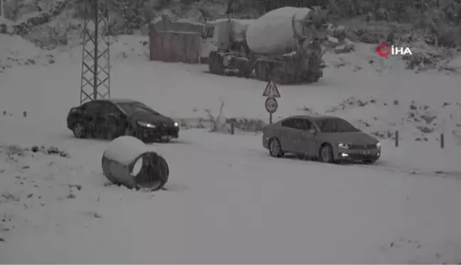 Mersin'in sahil kenti Erdemli'de kar sıfır rakıma kadar geldi