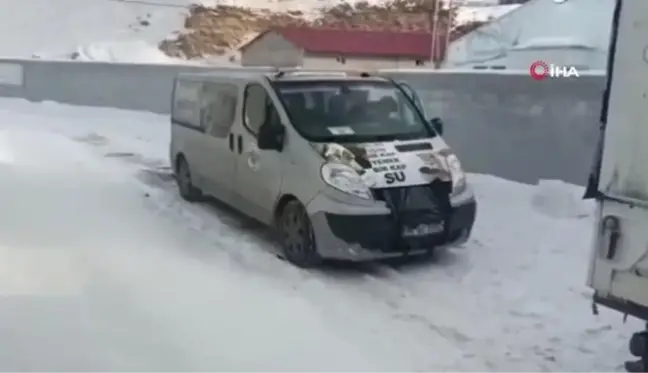 Yaralı kediye belediye ekipleri sahip çıktı