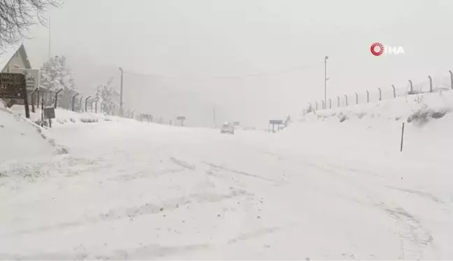 Yoğun kar yağışı ulaşımı olumsuz etkiliyor