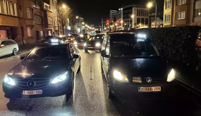 Brüksel'de taksicilerden Uber protestosu