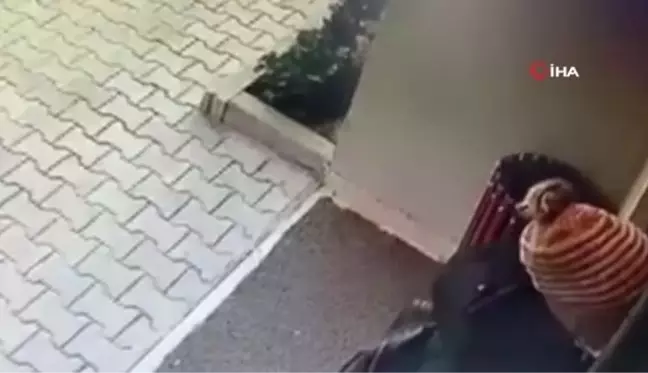 Bursa'da evin kapısını kartla açtılar, binlerce lira çalıp kayıplara karıştılar