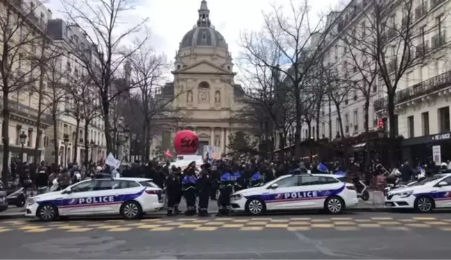 Fransa'da okullardaki Kovid-19 önlemleri yeniden protesto edildi
