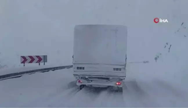 Van-Çatak karayolu yeniden trafiğe kapatıldı