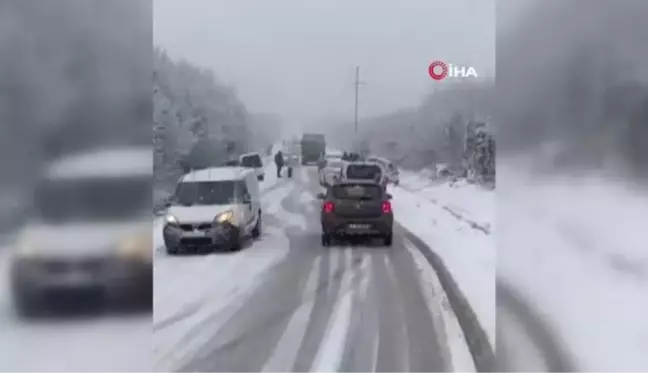 Çatalca'da kar yağışı nedeniyle bazı sürücüler yolda kaldı