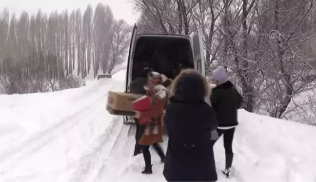 IC Vakfı köy çocuklarını kışlık kıyafet ve oyuncaklarla mutlu ediyor