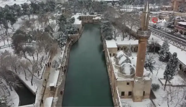 Şanlıurfa'da kar bir başka güzel... Tarihi alanlar beyaz örtüyle kaplandı