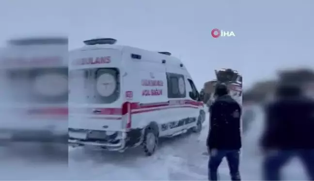 Nevşehir'de hasta almaya giden ambulans kara saplandı