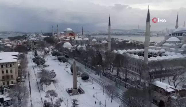 ?Tarihi yarım ada gelinliğini giydi