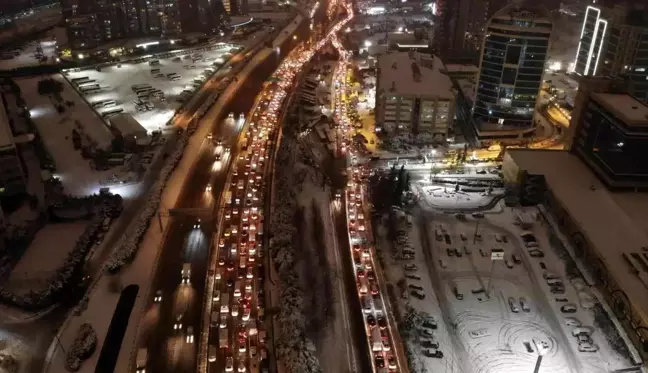 Basın Ekspres Yolu'ndaki trafik havadan görüntülendi