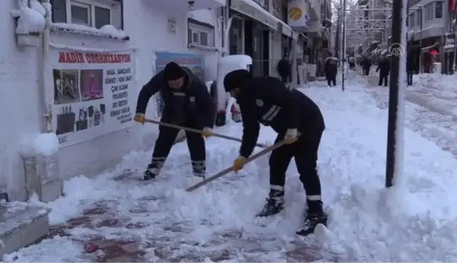 Suluova'da kar temizleme çalışmaları sürüyor