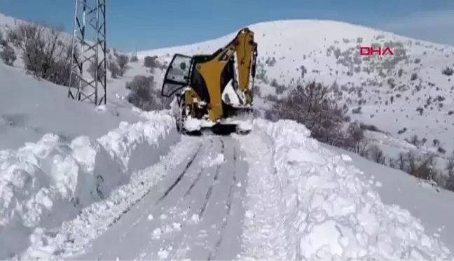 GERCÜŞ'TE RAHATSIZLANAN 2 HASTA YOLLARIN AÇILMASIYLA HASTANEYE ULAŞTIRILDI