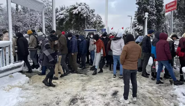 Edirnekapı'da sabah işe giden vatandaşlar zor anlar yaşadı