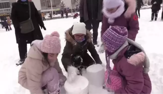 Konya'da çocuklara kartopu oynama ve kardan adam etkinliği