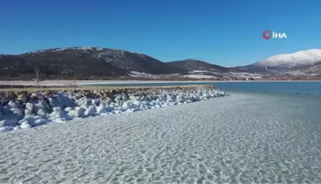 Son dakika haber! Eğirdir Gölü'nde eksi 17 derecede buzları kırıp dalış yaptılar