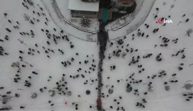 Yeşilyurt'ta düzenlenen '1.kartopu ve kardan adamlar şenlikleri' renkli anlara sahne oldu