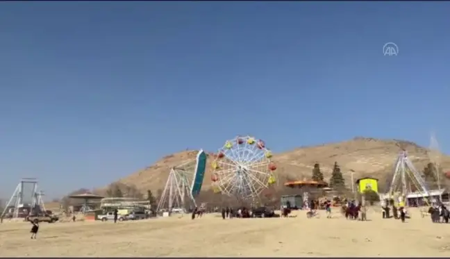 Afganistan'da lunaparklar insana aç, insanlar ise ekmeğe muhtaç