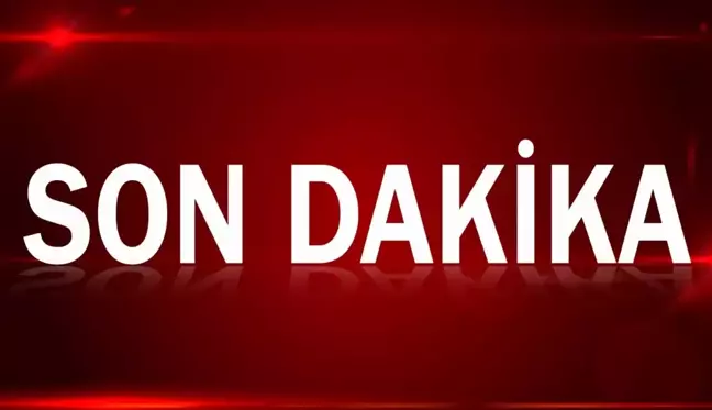 Kadıköy'de balıkçı teknesi karaya oturdu, mahsur kalan 2 kişi kurtarıldı