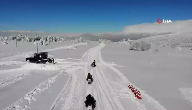 Uludağ'ın karda gidilmeyen yerlerini kar motoruyla keşfediyorlar