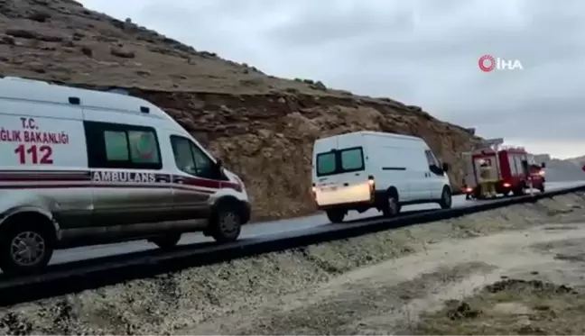 Son dakika haberleri: Direksiyon hakimiyetini kaybetti, şarampole yuvarlandı... Araçta sıkışan yaralı itfaiye ekipleri tarafından böyle kurtarıldı