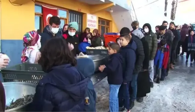 Hamsi festivalinde 7 bin 500 kişiye balık ikram edildi