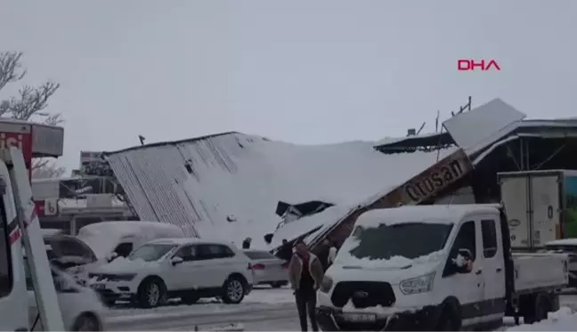 AKSARAY'DA KAR NEDENİYLE İŞ YERİNİN ÇATISI ÇÖKTÜ, 2 TIR'DA MADDİ HASAR