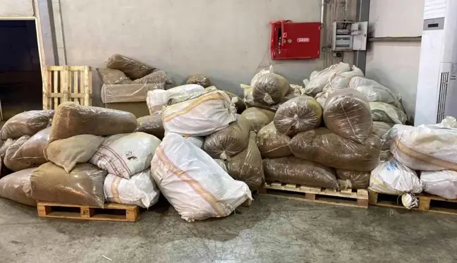 İzmir'de tarihi operasyon: Kaçak sigara fabrikası kurmuşlar