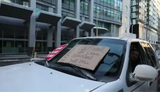 Kanada'da aşı karşıtı kamyon sürücüleri protesto düzenledi