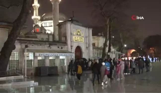 Eyüp Sultan'da Regaip Kandil'i coşkusu