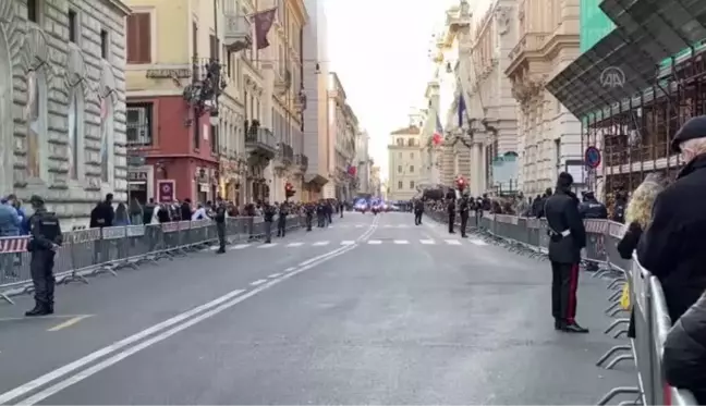 İtalya'da yeniden cumhurbaşkanı seçilen Mattarella yemin ederek görevine başladı Açıklaması