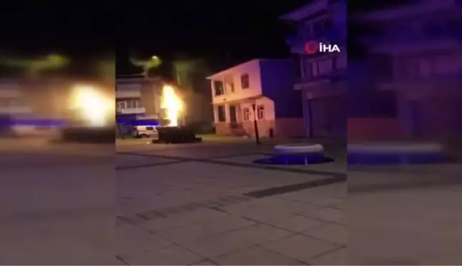 Uzunköprü'de Adalet Anıtı'na saldırı!