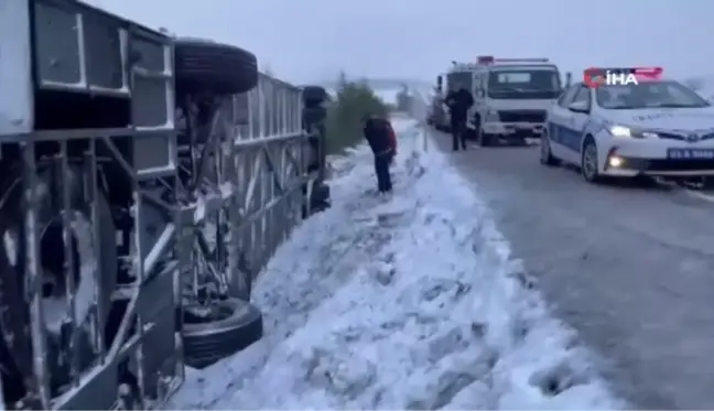 Yolcu otobüsü devrildi: 8 yaralı