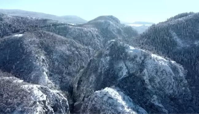 KASTAMONU - Ilıca Şelalesi ve Horma Kanyonu ziyaretçilerini beyaz örtüyle karşılıyor