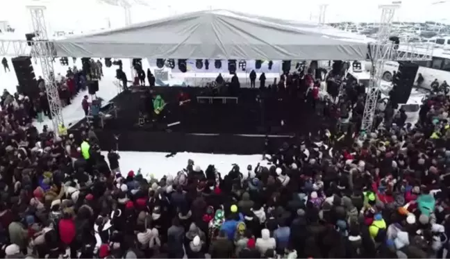 Kar festivali farklı illerden binlerce kişiyi Hakkari'de buluşturdu