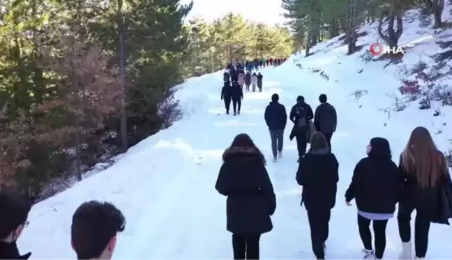 Başkan Çakın, gençlere müjdeyi doğa yürüyüşünde verdi