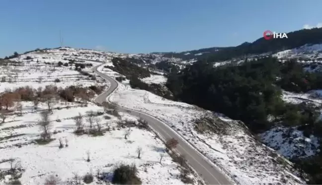 İzmirliler karın keyfini doyasıya çıkardı... Kardan adam yapıp kartopu oynadılar
