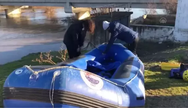 Öğrenciler rafting yarışına Büyük Menderes Nehri'nde hazırlanıyor