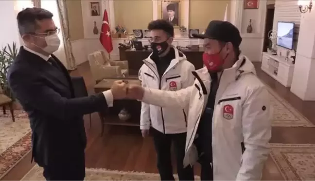 Vali Memiş, Kış Olimpiyatları'nda 6. olan Akar'ı altınla ödüllendirdi