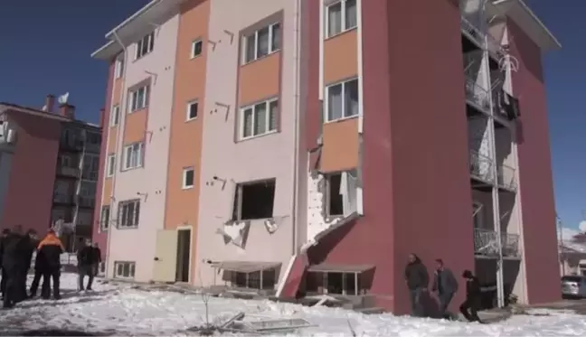 Bir evde meydana gelen patlamada 2 kişi yaralandı