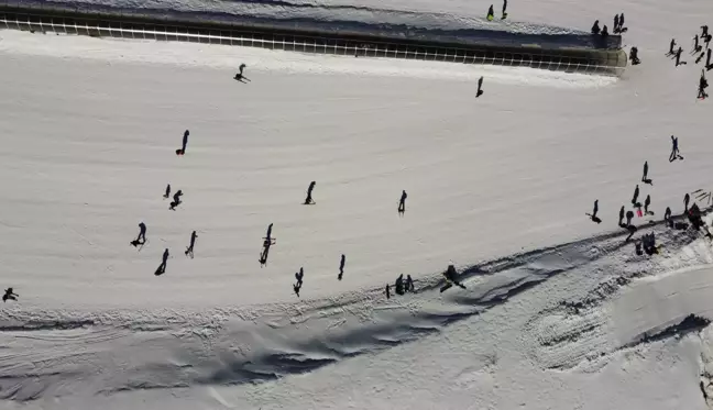 Denizli Kayak Merkezi'nde hafta sonu yoğunluğu yaşanıyor