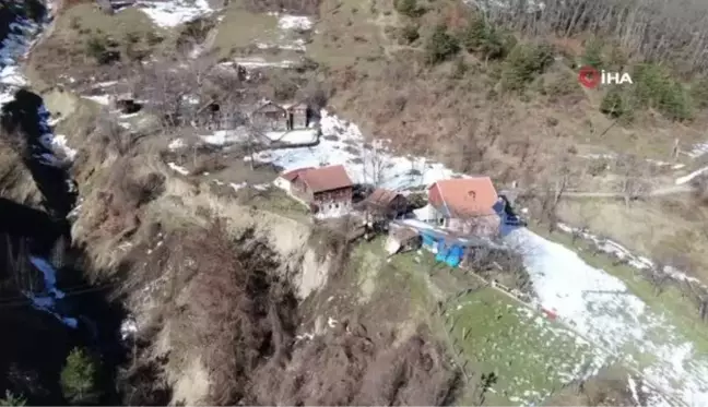 Karadeniz'de heyelan korkusu... Mezarlar yerinden söküldü, evlerin temeli kaydı, duvarlarda çatlaklar oluştu