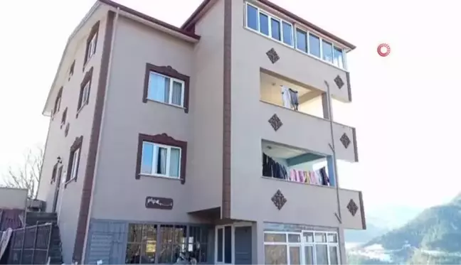 Kastamonu'da 4 katlı binada heyelan tehlikesi... Çatlakların oluştuğu apartman tahliye edildi