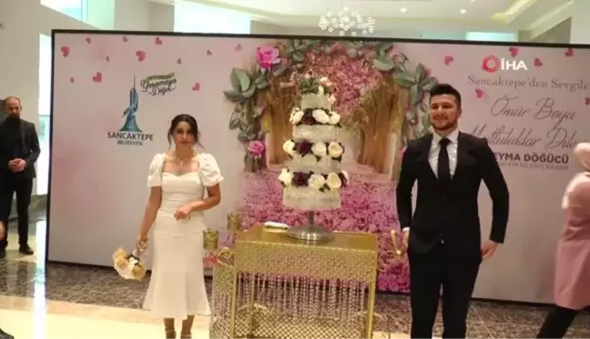 Sancaktepe'de 14 Şubat'a özel toplu nikah töreni: 14 çift evlendi