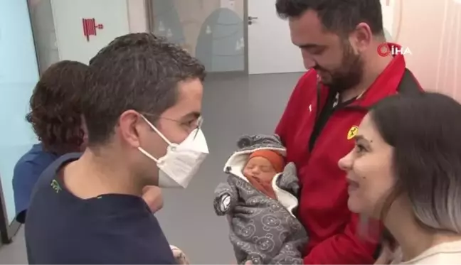 Bebeğini havuzda doğurdu, doğum anında yaşadıklarını anlattı