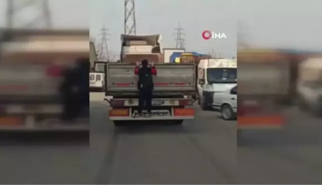 Son dakika haber! Bursa'da tehlikeli okul yolculuğu kamerada