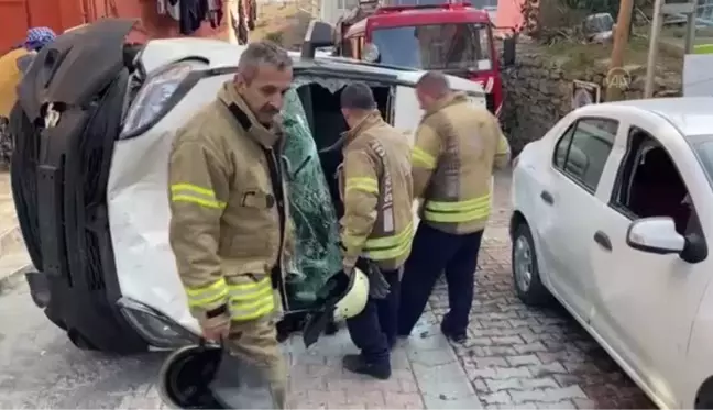 İstanbul'da devrilen hafif ticari aracın sürücüsü yaralandı